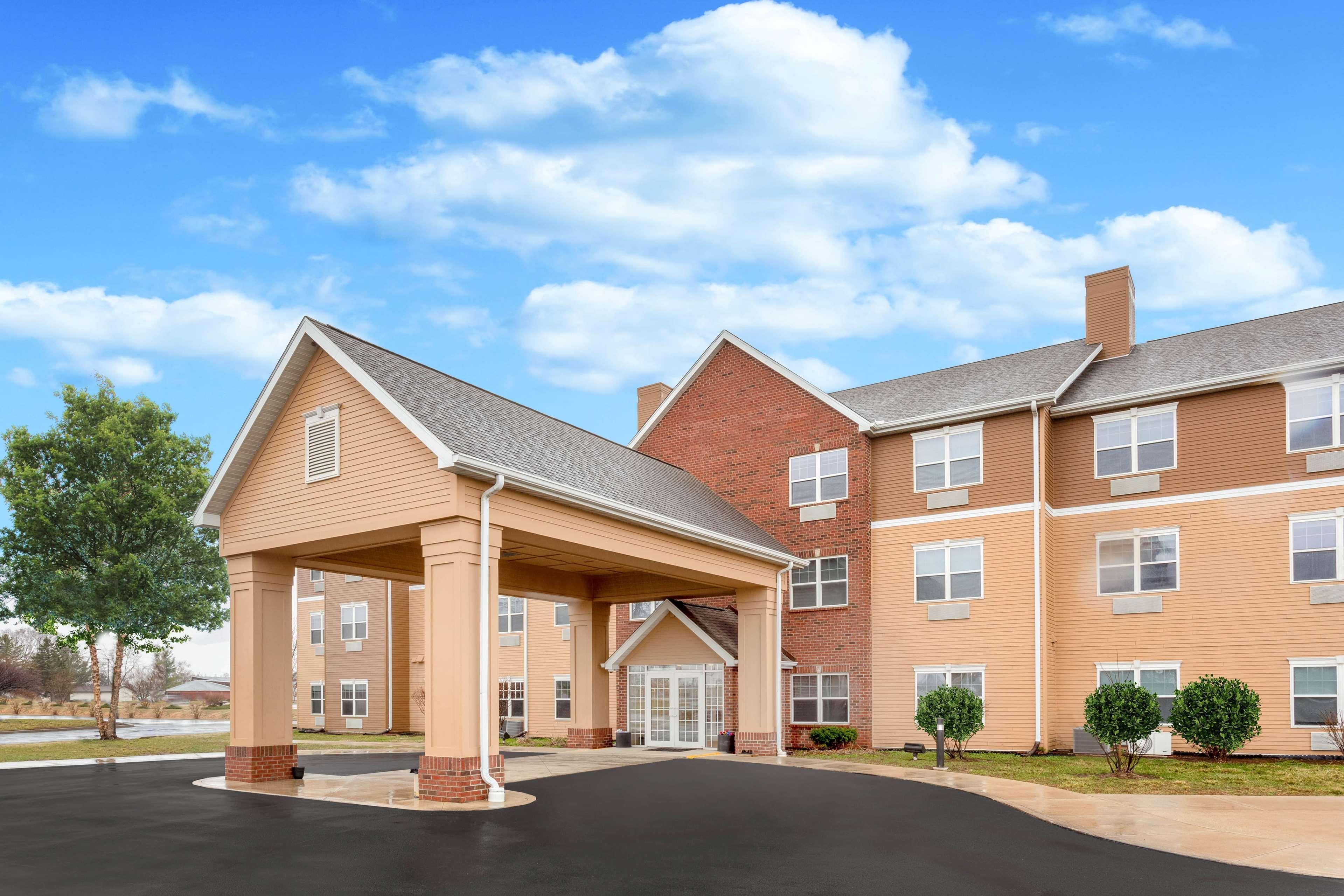Americinn By Wyndham Fulton Clinton Εξωτερικό φωτογραφία