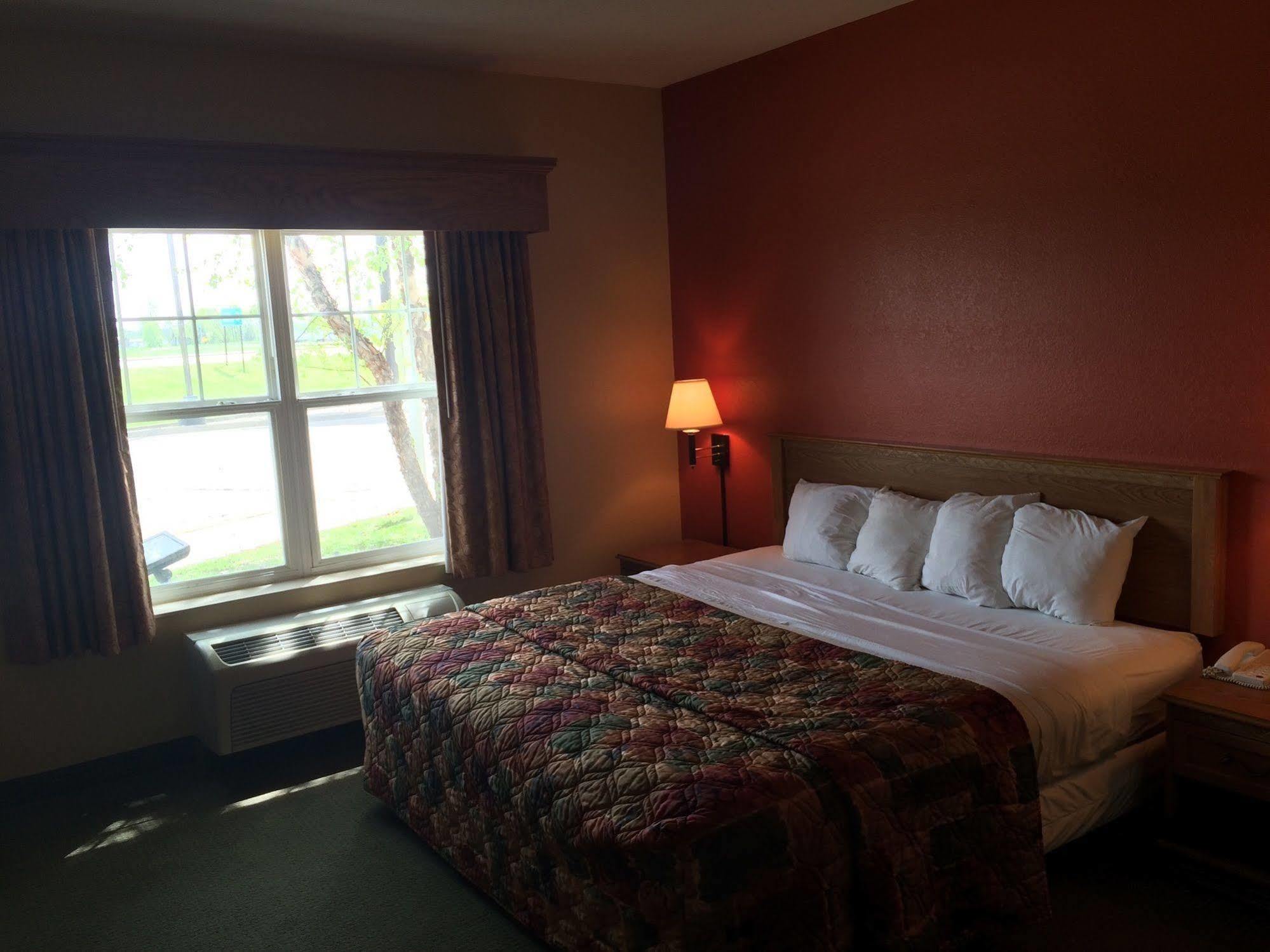 Americinn By Wyndham Fulton Clinton Εξωτερικό φωτογραφία